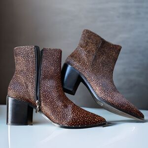 Kaanas cowhide booties size 7